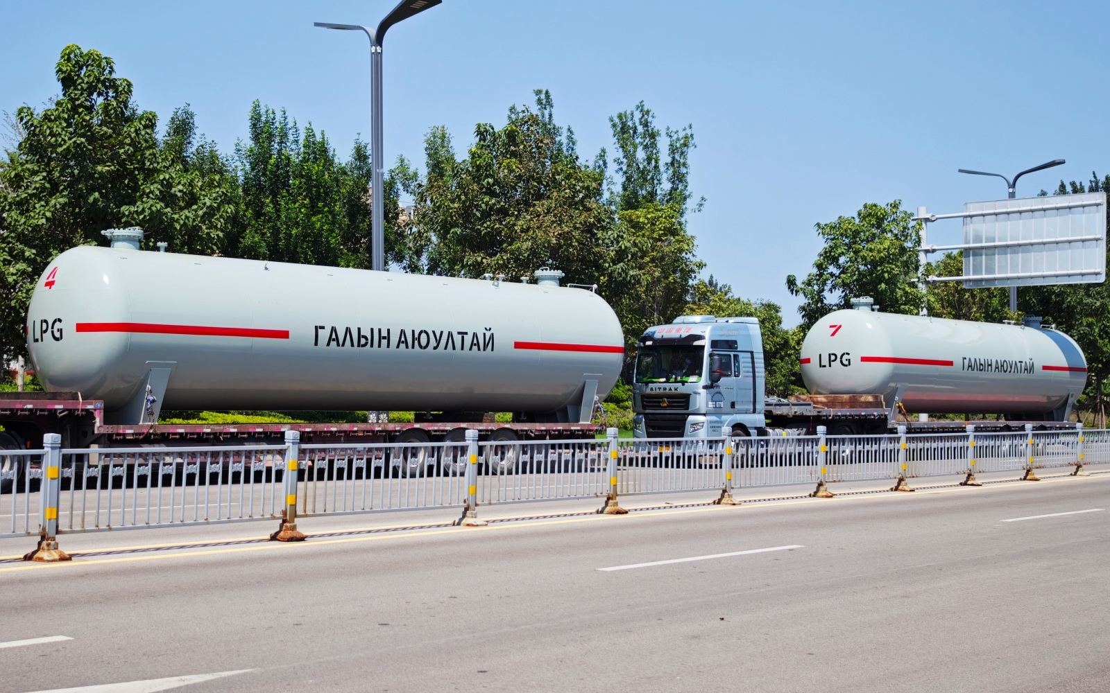 儲罐容器_壓力容器_低溫儲罐_菏澤花王壓力容器